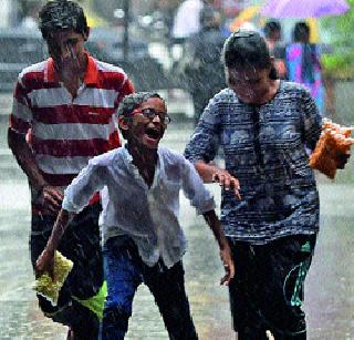 Heavy rain breaches in the district all day long | जोरदार पाऊसधारांचा जिल्ह्यात दिवसभर धिंगाणा Heavy rain breaches in the district all day long | जोरदार पाऊसधारांचा जिल्ह्यात दिवसभर धिंगाणा