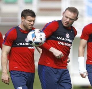 Iceland beat England 2-1 in Euro Cup | युरो चषकात आइसलँडचा इंग्लंडवर 2-1नं रोमहर्षक विजय