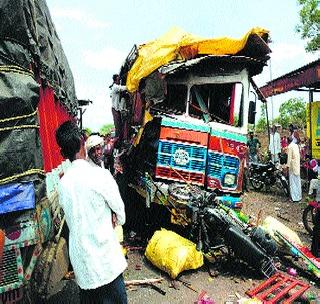 Four killed in Buldana district | बुलडाणा जिल्ह्यात चार अपघातात २ ठार Four killed in Buldana district | बुलडाणा जिल्ह्यात चार अपघातात २ ठार