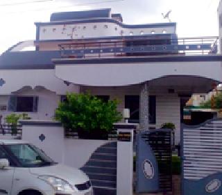 Cinecastle Dacoity at the BJP corporator's house | भाजपा नगरसेवकाच्या घरी सिनेस्टाईल दरोडा Cinecastle Dacoity at the BJP corporator's house | भाजपा नगरसेवकाच्या घरी सिनेस्टाईल दरोडा