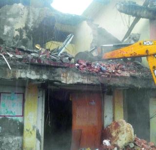 The part of the building collapsed in Kalyan | कल्याणला इमारतीचा भाग कोसळला