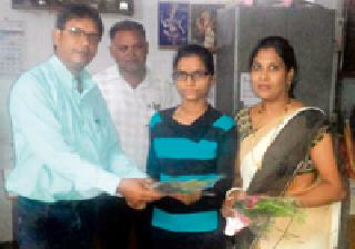 Felicitation of newspaper vendors from Lokmat group | लोकमत समूहातर्फे वृत्तपत्र विक्रेत्या पाल्यांचा सत्कार Felicitation of newspaper vendors from Lokmat group | लोकमत समूहातर्फे वृत्तपत्र विक्रेत्या पाल्यांचा सत्कार