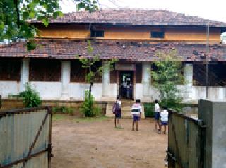 Schools doused due to lack of teachers | शिक्षकांअभावी ओस पडल्या शाळा