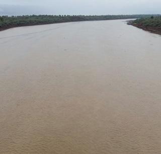 Savkheda Suitava Nalla in Jalgaon district floods | जळगाव जिल्ह्यातील सावखेडा सूटवा नाल्याला पूर