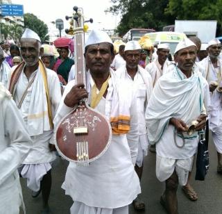 Palkhi Pune, by taking an industrialist's hospitality | उद्योगनगचा पाहुचार घेऊन पालखी पुण्याकडे