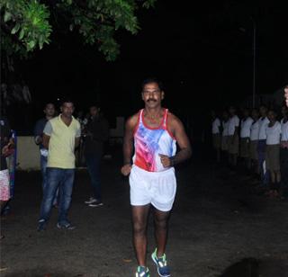 58km on retirement Runner Police Superintendent | निवृत्तीच्या दिवशी ५८ कि.मी. धावणारा पोलिस उपनिरिक्षक 58km on retirement Runner Police Superintendent | निवृत्तीच्या दिवशी ५८ कि.मी. धावणारा पोलिस उपनिरिक्षक