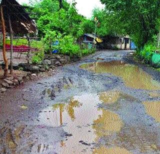 The widening of the Mumbai-Pune highway has been stopped | मुंबई-पुणे महामार्गाचे रुंदीकरण रखडले The widening of the Mumbai-Pune highway has been stopped | मुंबई-पुणे महामार्गाचे रुंदीकरण रखडले