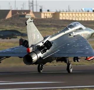 China, Pakistan shocked due to Tejas' firepower | 'तेजस' च्या मारक क्षमतेमुळे चीन, पाकिस्तानला धडकी