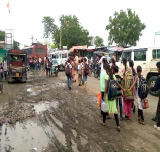 Transport of traffic in the city of Mangarulapir | मंगरुळपीर शहरात वाहतुकीची कोंडी