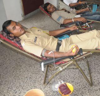 Blood donation record in Nagpur, 155 blood donation in 6 hours | नागपुरात रक्तदानाचा विक्रम, ६ तासांत १५५ जणांचे रक्तदान