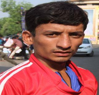 Rickshaw Driver's child gets record! | रिक्षा चालकाच्या मुलाला विक्रमाचा ध्यास !