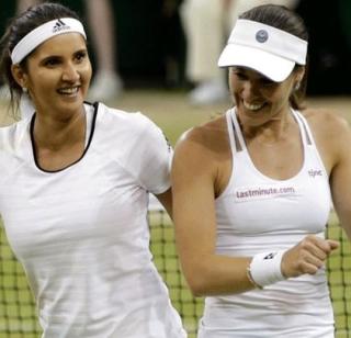 Wimbledon Tennis: Sania-Hingis pair enters second round | विम्बल्डन टेनिस : सानिया- हिंगीस जोडी दुसऱ्या फेरीत