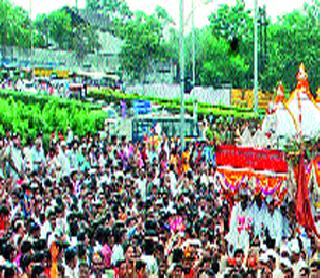 Palkhi sahalera crowd during the lifetime | भरपावसातही पालखीसोहळ्याला गर्दी