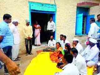 For the demand of the teacher, the Danggaon Rally Movement | शिक्षकाच्या मागणीसाठी डोंगरगावी धरणे आंदोलन For the demand of the teacher, the Danggaon Rally Movement | शिक्षकाच्या मागणीसाठी डोंगरगावी धरणे आंदोलन