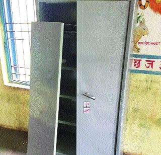 Millennium cupboard scam in Taljari anganwadi | तलासरी अंगणवाड्यांत लाखोंचा कपाट घोटाळा Millennium cupboard scam in Taljari anganwadi | तलासरी अंगणवाड्यांत लाखोंचा कपाट घोटाळा