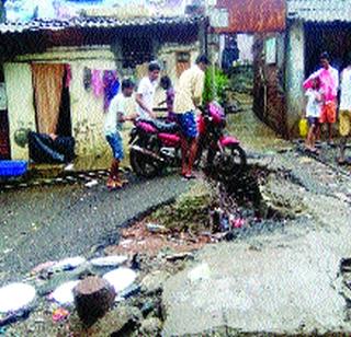 The pond drains | आरेतील गटारे फुटली The pond drains | आरेतील गटारे फुटली