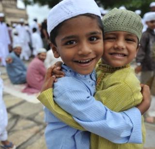 Ramzan Id Special - Rohinchhed Masjid, which looks after the water after touching water | रमजान ईद विशेष - पाण्याचा स्पर्श झाल्यावर आयातील दिसणारी रोहीणखेडची मशीद