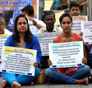 Front against the demolition of Ambedkar Bhawan | आंबेडकर भवन पाडल्याविरोधात मोर्चा