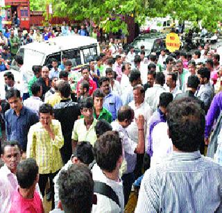 Protests against encroachment proceedings | अतिक्रमणावरील कारवाईला विरोध