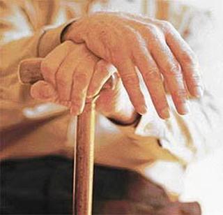 Senior citizens of Mumbai under stress | मुंबईतील ज्येष्ठ नागरिक तणावाखाली