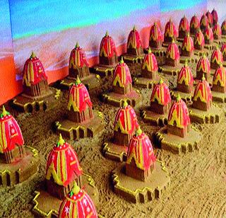 Making a hundred chariots of sand and breaking new world records | वाळूचे शंभर रथ बनवून नवा जागतिक विक्रम