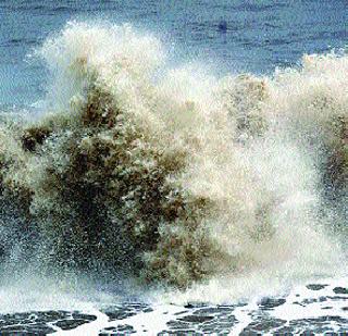 Four meters of sand beach along Alibaug | अलिबाग समुद्रकिनारी चार मीटरच्या लाटा