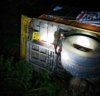 Pandharpur - Wark road accident, one killed and 48 injured | पंढरपूर - वारक-यांच्या ट्रकला अपघात, एकाचा मृत्यू तर 48 जखमी