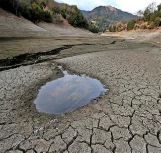 Drought situation will be held in the district! | दुष्काळी जिल्हय़ातील पाणीसाठय़ाचे होणार सर्वेक्षण!