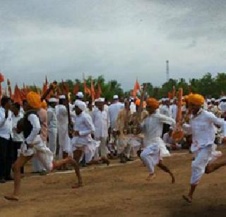 8,000 Warkari Pandharpur is situated in the district | जिल्ह्यातील ८,००० वारकरी पंढरीकडे मार्गस्थ