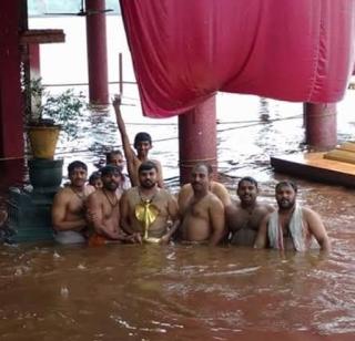 Datta Gate Temple at Nrusinhwadi, South Gate | नृसिंहवाडी येथील दत्त मंदिरात दक्षिणद्वार सोहळा