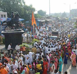 The rainy season of rainy season, the growing presence of the rainbow | पावसातही फुलली पंढरीची वारी, वाढतच चालली दर्शनबारी