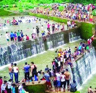 Solanpada dam overflow | सोलनपाडा धरण ओव्हरफ्लो