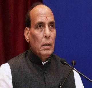 Rajnath Singh's US visit suspended due to the tension in Kashmir | काश्मीरमधील तणावाच्या पार्श्वभूमीवर राजनाथ सिंहांचा अमेरिका दौरा स्थगित