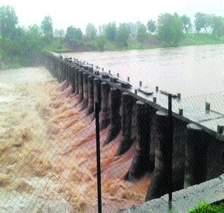 Buldhana rainy season in the rain! | बुलडाणा जिल्ह्यात संततधार पावसाचा कहर! Buldhana rainy season in the rain! | बुलडाणा जिल्ह्यात संततधार पावसाचा कहर!