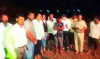 Three of them are safely rescued | तिघांची सुखरूप सुटका Three of them are safely rescued | तिघांची सुखरूप सुटका