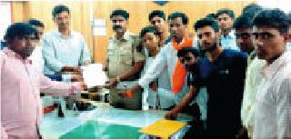 Students cheating in the name of ITI | आयटीआयच्या नावावर विद्यार्थ्यांची फसवणूक Students cheating in the name of ITI | आयटीआयच्या नावावर विद्यार्थ्यांची फसवणूक