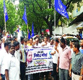 Front in Chembur protesting against the demolition of Ambedkar Bhawan | आंबेडकर भवन पाडल्याच्या निषेधार्थ चेंबूरमध्ये मोर्चा