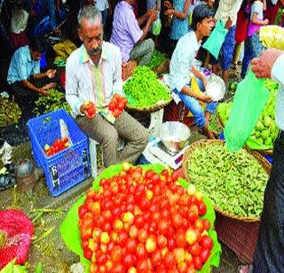 Vegetables are expensive even if the exchange has ended! | संप मिटला तरी भाज्या महागच!