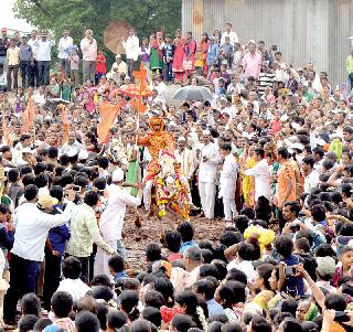 Vipthal devotees of Mahapur, Prapandharpur | विठ्ठल भक्तांचा महापूर प्रतिपंढरपूर