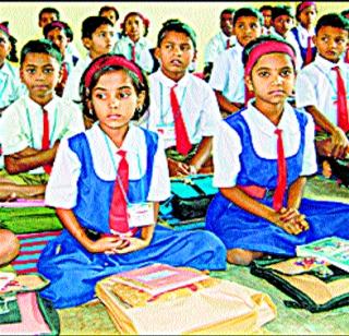 School drop-down rates due to lack of teachers | शिक्षकांअभावी घसरतेय पालिका शाळांची पटसंख्या School drop-down rates due to lack of teachers | शिक्षकांअभावी घसरतेय पालिका शाळांची पटसंख्या