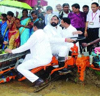 Mechanical paddy cultivation in the district | जिल्ह्यात आता यांत्रिक भातशेती