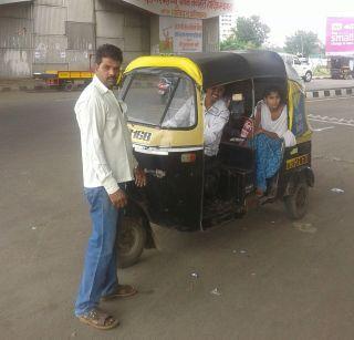 Public awareness on the highway of the youth lost the brother in the accident | अपघातात भाऊ गमावलेल्या तरुणाची हायवेवर जनजागृती