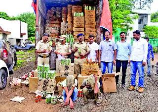 Nearly 55 lakhs of alcoholic beverages were seized near Trimbakeshwar | त्र्यंबकेश्वरजवळ ५५ लाखांचा मद्यसाठा जप्त