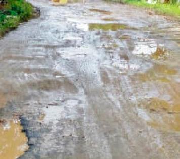 Roads in the mishap | आमगावातील रस्ते चिखलात Roads in the mishap | आमगावातील रस्ते चिखलात