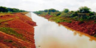 Finally water left in the left canal | अखेर डाव्या कालव्यात सोडले पाणी Finally water left in the left canal | अखेर डाव्या कालव्यात सोडले पाणी
