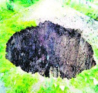 The well built wall was shattered! | बांधलेली विहीर ढासळली! The well built wall was shattered! | बांधलेली विहीर ढासळली!