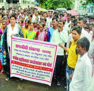 Panvel tehsilwar front of tribals | आदिवासींचा पनवेल तहसीलवर मोर्चा