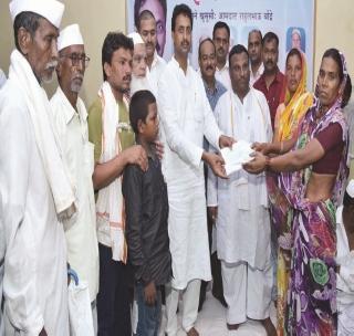 Eight Lakhs Help For Families | कुटुंबांना प्रत्येकी आठ लाखांची मदत Eight Lakhs Help For Families | कुटुंबांना प्रत्येकी आठ लाखांची मदत