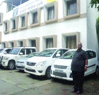 Vehicles arrested for stealing gang | वाहने चोरणाऱ्या टोळीला अटक Vehicles arrested for stealing gang | वाहने चोरणाऱ्या टोळीला अटक