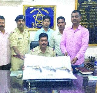 One arrested with sticks | गावठी कट्ट्यासह एकाला अटक One arrested with sticks | गावठी कट्ट्यासह एकाला अटक